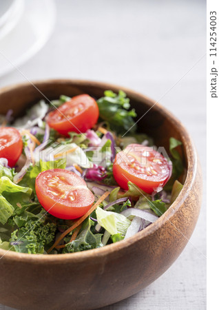 シンプルなグリーンサラダ 114254003
