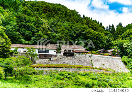 【日本遺産】吹屋にある豪邸の広兼邸の初夏の風景4　岡山県高梁市成羽町 114254080