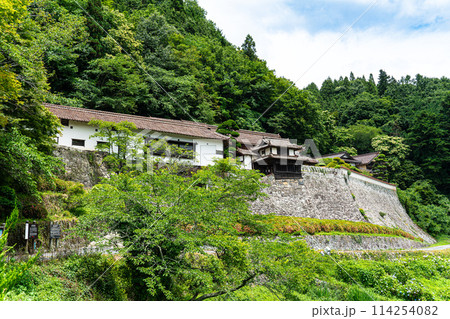 【日本遺産】吹屋にある豪邸の広兼邸の初夏の風景6　岡山県高梁市成羽町 114254082