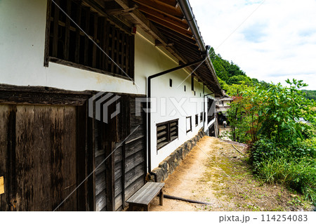 【日本遺産】吹屋にある豪邸広兼邸の土塀　岡山県高梁市成羽町 114254083