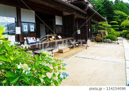 【日本遺産】吹屋にある豪邸の広兼邸の母屋と庭1　岡山県高梁市成羽町 114254096