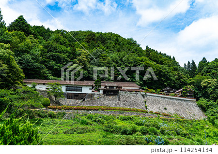 【日本遺産】吹屋にある豪邸の広兼邸の初夏の風景7　岡山県高梁市成羽町 114254134