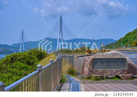 広島県尾道市のしまなみ海道の瀬戸田パーキングエリア付近から多々羅大橋を見る 114254543