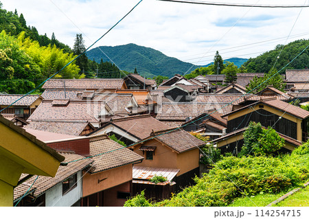 【重要伝統的建造物群保存地区】吹屋　初夏の町並みの風景13　岡山県高梁市成羽町 114254715