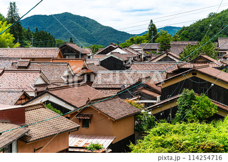 【重要伝統的建造物群保存地区】吹屋　初夏の町並みの風景14　岡山県高梁市成羽町 114254716