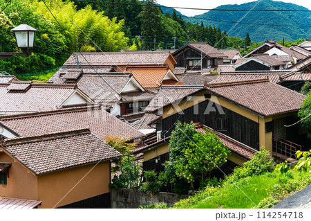【重要伝統的建造物群保存地区】吹屋 初夏の町並みの風景16 岡山県高梁市成羽町 【重要伝統的建造物群保存地区】吹屋 初夏の町並みの風景16 岡山県高梁市成羽町 114254718