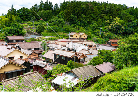 【重要伝統的建造物群保存地区】吹屋　初夏の町並みの風景21　岡山県高梁市成羽町 114254726