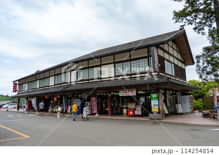 開創1300年以上の那谷寺の駐車場の風景｜5月撮影｜石川県小松市 114254854