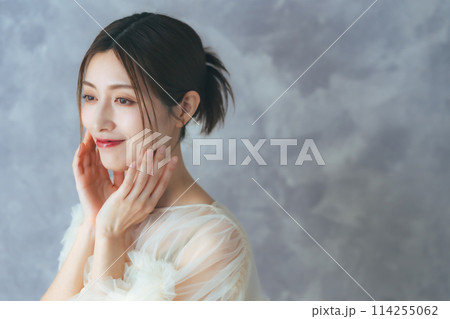 ミドル女性の美容イメージ 114255062