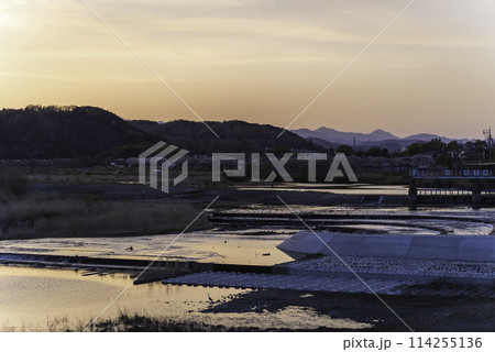 羽村堰の夕焼け	 114255136