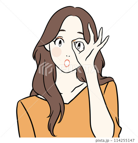 手で作った輪から覗き見る驚いた表情の女性 手で作った輪から覗き見る驚いた表情の女性 114255147