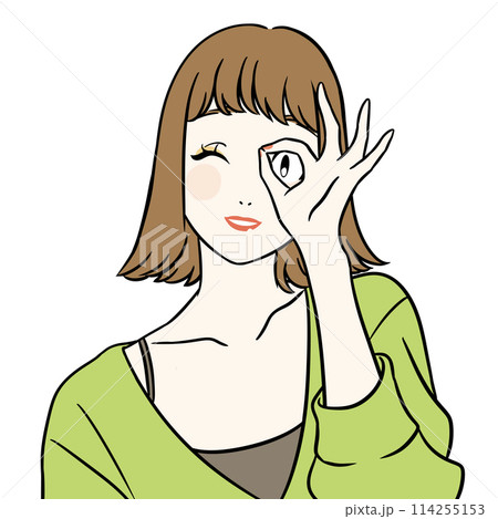 手で作った輪から覗き見る笑顔の女性 114255153