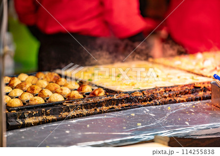 お祭り　屋台　たこ焼き 114255838