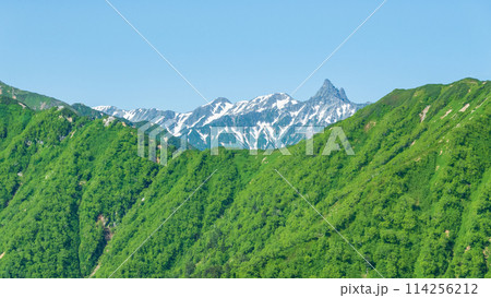 夏の燕岳登山（合戦尾根から望む槍ヶ岳） 114256212