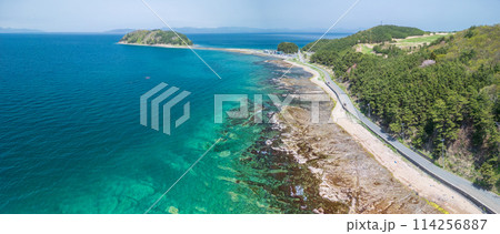 「青森県」ドローンで美しい夏泊崎を空撮・鮮やかなエメラルドブルーの海 「青森県」ドローンで美しい夏泊崎を空撮・鮮やかなエメラルドブルーの海 114256887