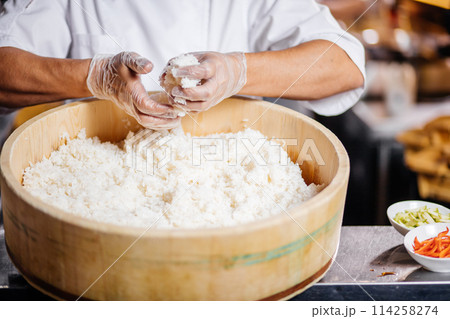 traditional method of cooking rice 114258274