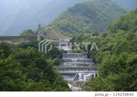 足尾銅山の砂防堰堤01 114258640