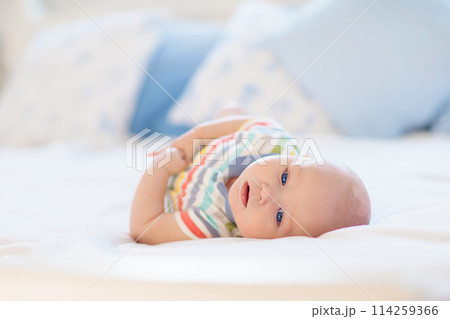 Little baby on white bed Little baby on white bed 114259366