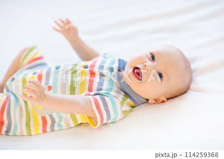 Little baby on white bed Little baby on white bed 114259368