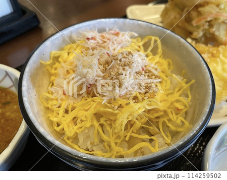 かにめし 蟹の旨みたっぷりの炊き込みご飯 かにめし 蟹の旨みたっぷりの炊き込みご飯 114259502
