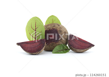 Slices of beetroot and fresh green leaves isolated on white 114260151