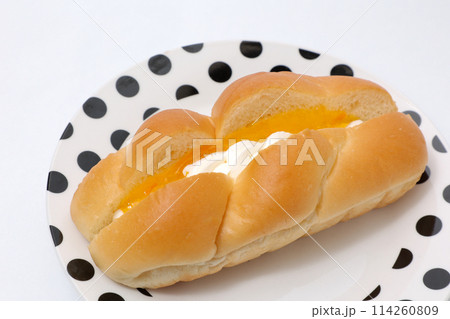 パン、ベーカリー、ブレッド、挟む、ホイップ、クリーム、生クリーム、食べ物、サンド、軽食、お皿、朝食 パン、ベーカリー、ブレッド、挟む、ホイップ、クリーム、生クリーム、食べ物、サンド、軽食、お皿、朝食 114260809