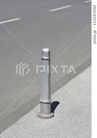 Metal bollard 114261082