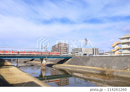 《兵庫県》三田市、武庫川河川敷から三田市街地の風景 《兵庫県》三田市、武庫川河川敷から三田市街地の風景 114261260