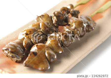 焼き鳥、レバーを白背景で撮影 114262972