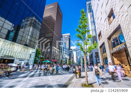 日本の東京都市景観　歩行者天国で賑わう銀座＝5月5日 114265909