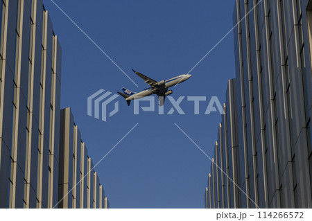 羽田イノベーションシティと飛行機 114266572