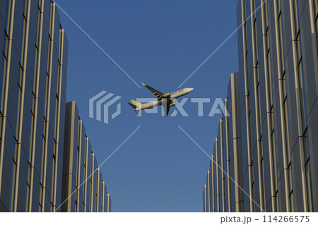 羽田イノベーションシティと飛行機 114266575