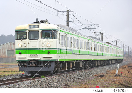 羽越本線　金塚ー中条　JR東日本　115系　L-9編成（新潟） 114267039