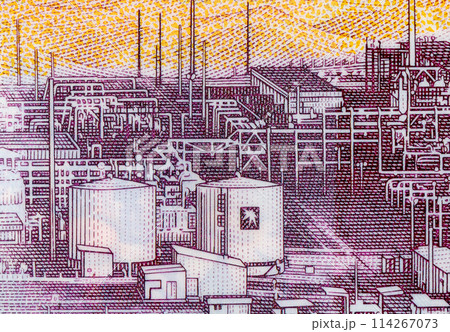 Shaybah oil refinery in Rub' al Khali. Fragment of 5 Saudi riyal banknote 114267073
