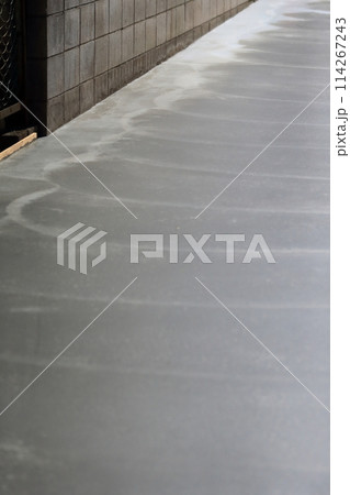 土間コンクリート表面（金ゴテ仕上げ） 114267243