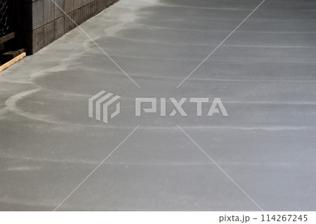 土間コンクリート表面（金ゴテ仕上げ） 114267245