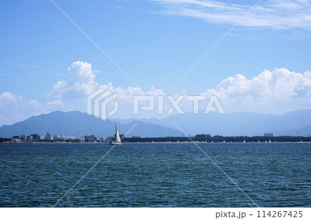 能古島から見た小戸ヨットハーバーと生の松原 能古島から見た小戸ヨットハーバーと生の松原 114267425