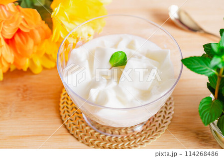 デザートの杏仁豆腐 デザートの杏仁豆腐 114268486