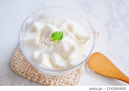 デザートの杏仁豆腐 デザートの杏仁豆腐 114268488