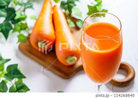 人参と人参ジュース 114268640
