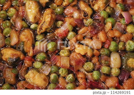 Stewed mussels with green pea and onion. Healthy homecooking. Pescetarian menu with vegetables. Balanced grocery food. Organic diet 114269191