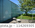 横須賀美術館の中庭 114269305