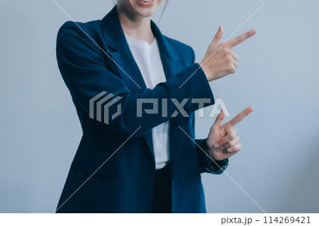Successful young asian businesswoman in suit ready do business, cross arms confident and smiling. Female entrepreneur determined to win. Happy saleswoman talking to clients, white background 114269421