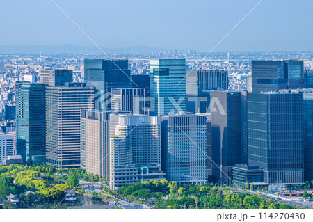 日本の東京都市景観　大手町や丸の内などのオフィスビル群などを望む＝5月5日 114270430