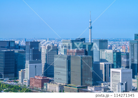 日本の東京都市景観　丸の内や東京駅前のオフィスビル群などを望む＝5月5日 114271345