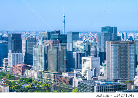 日本の東京都市景観　丸の内や東京駅前のオフィスビル群などを望む＝5月5日 114271348