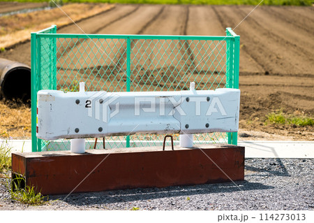 畑の農業用水路 側溝 畑の農業用水路 側溝 114273013