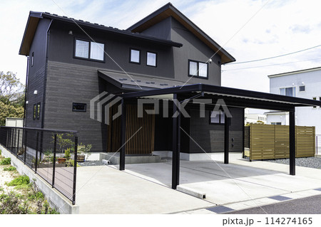 カーポートのある新築住宅外観 カーポートのある新築住宅外観 114274165