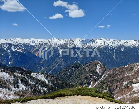 燕岳から眺める北アルプス最深部の山々 燕岳から眺める北アルプス最深部の山々 114274336