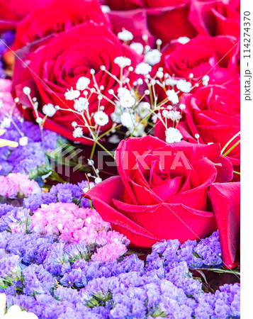 新春を彩るカラフルで楽しい花手水 新春を彩るカラフルで楽しい花手水 114274370